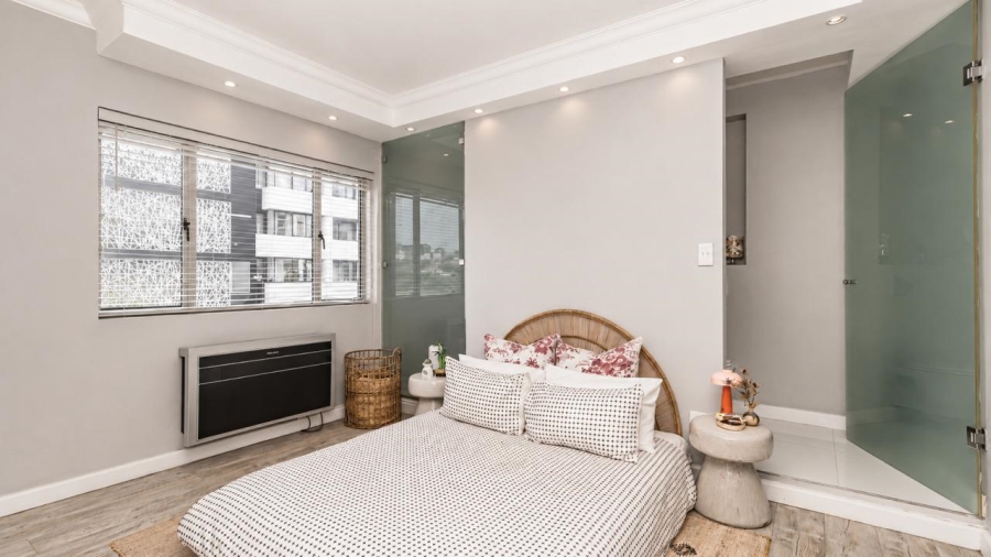 3 Bedroom Property for Sale in Sea Point Western Cape